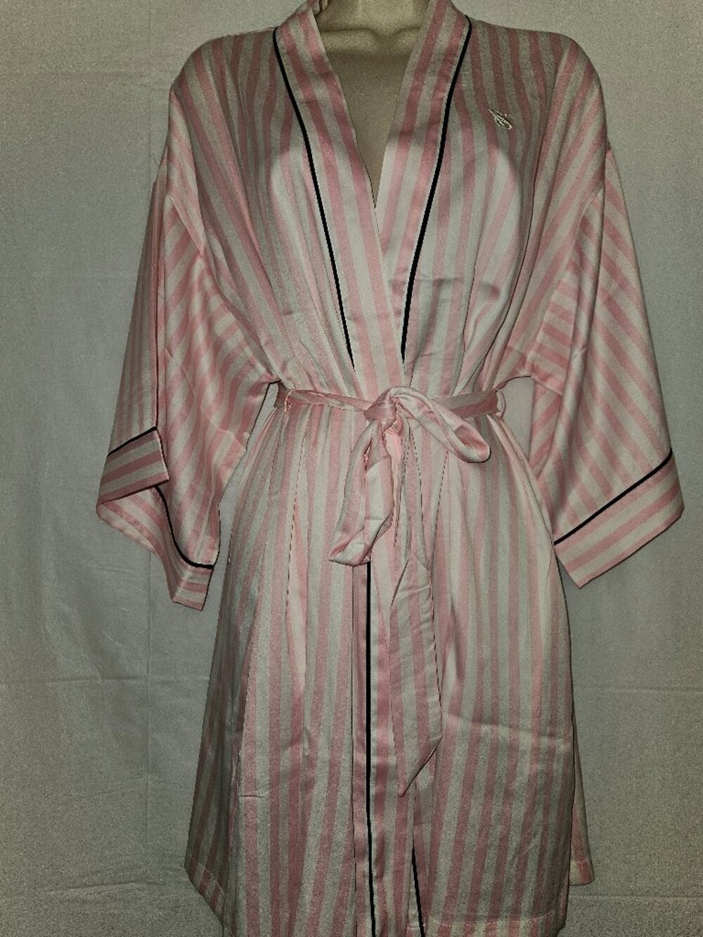 Victoria's Secret Short Satin Robe XS/S Iconic Stripes Dubai written on back NWT
